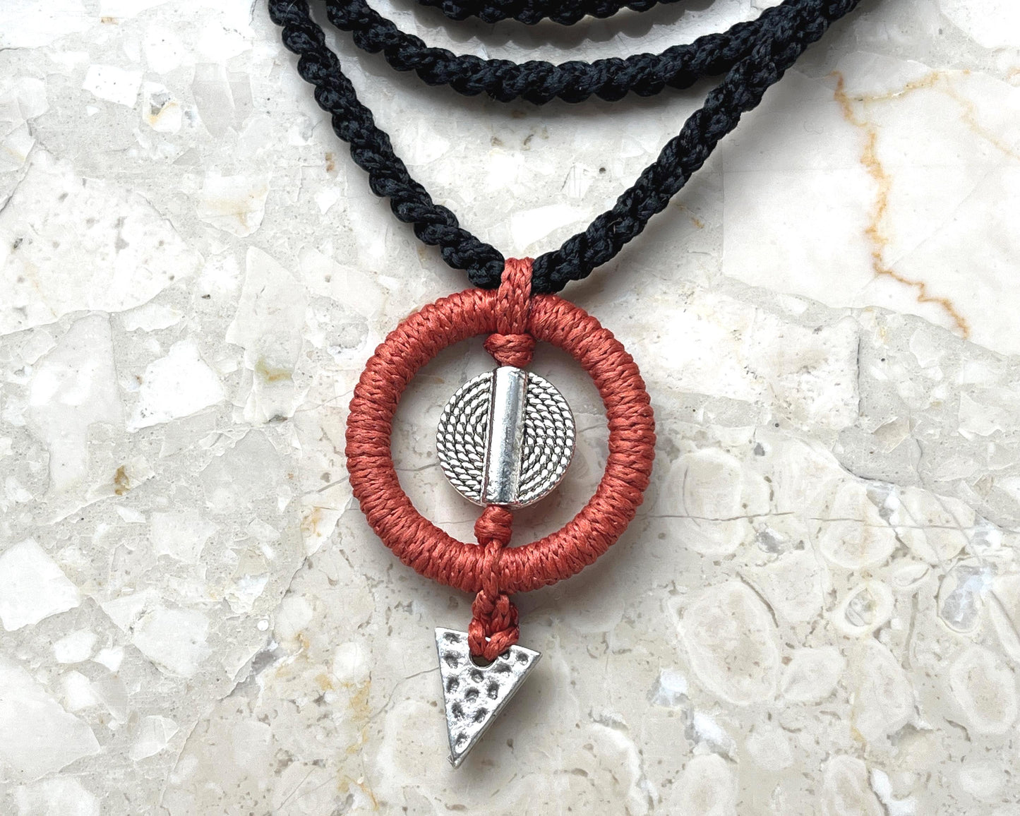 NASZYJNIK ETNO HIDDEN POWER